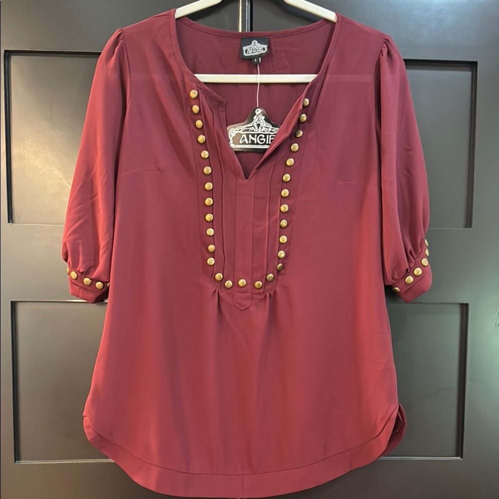 Hammered Stud Top